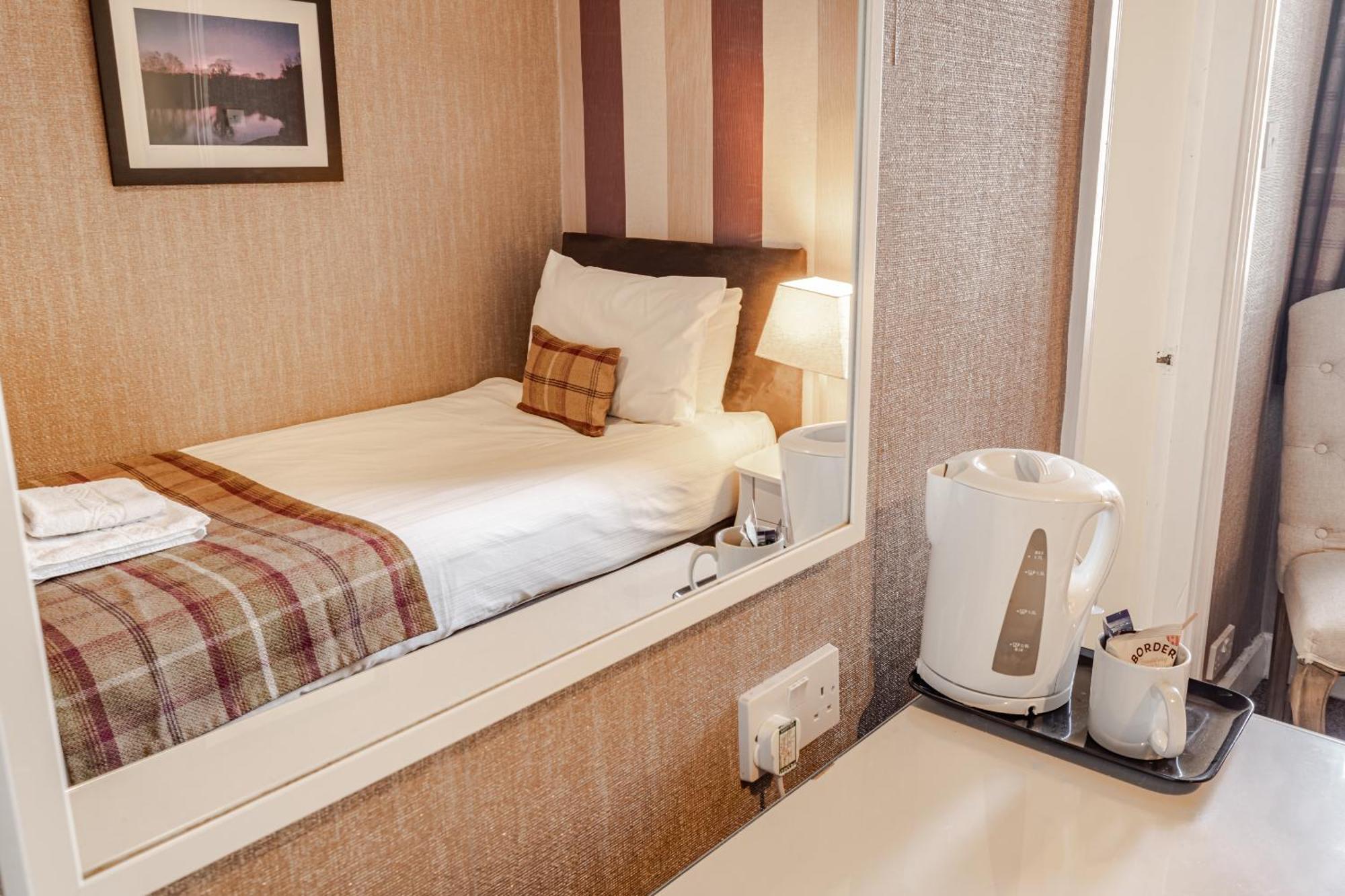 The Sun Hotel Warkworth Rum bild